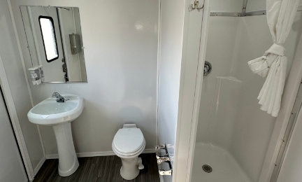 Highly mobile full bath